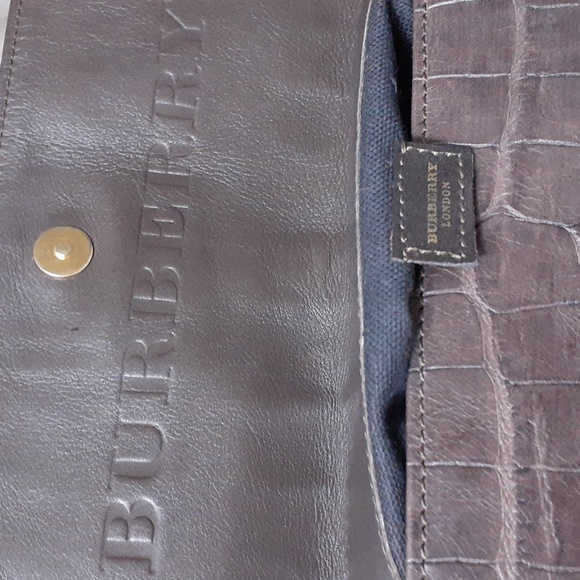 BURBERRY AUTHENTIC RARE CLUTCH - Picture 11 of 12